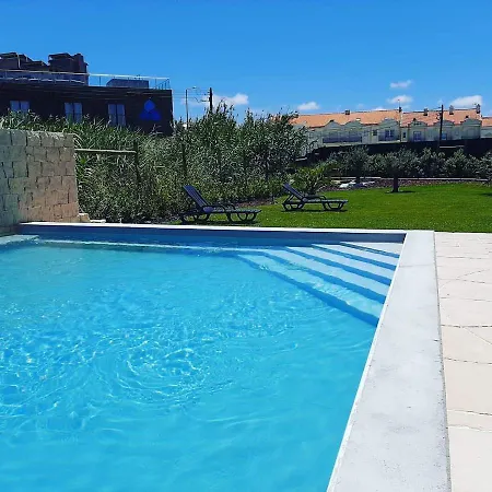 Alex Surf אכסניה *