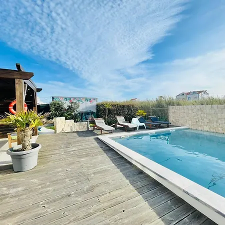 אכסניה Alex Surf בליאל