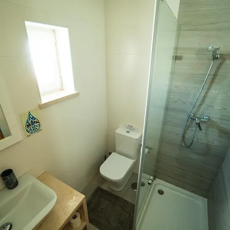 Alex Surf אכסניה