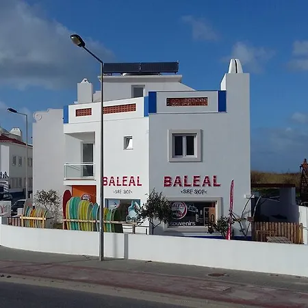 Alex Surf אכסניה בליאל