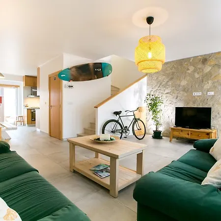 Alex Surf אכסניה