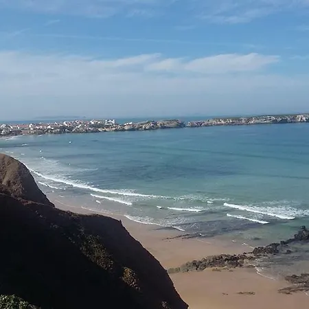 Alex Surf אכסניה בליאל